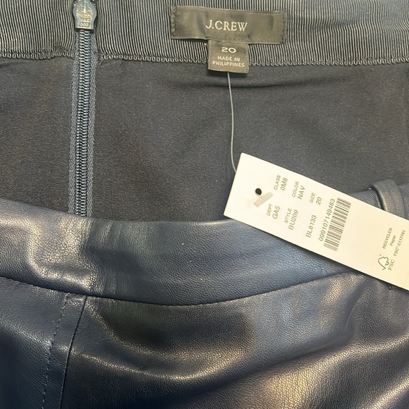NWT J Crew Faux Leather Trouser Mini Skirt in Navy 20 - Picture 3 of 3